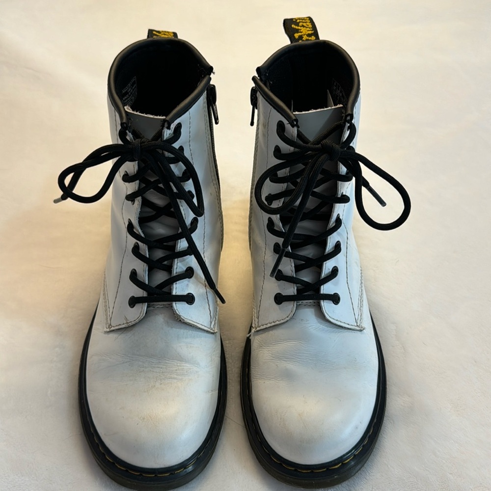 Dr. Marten’s 1460 WOMEN'S SMOOTH LEATHER LACE UP BOOTS